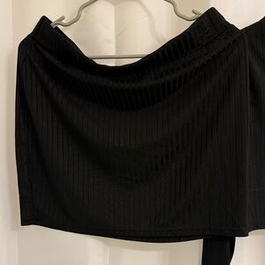 Elegant Black Women's Skirt and long sleeve